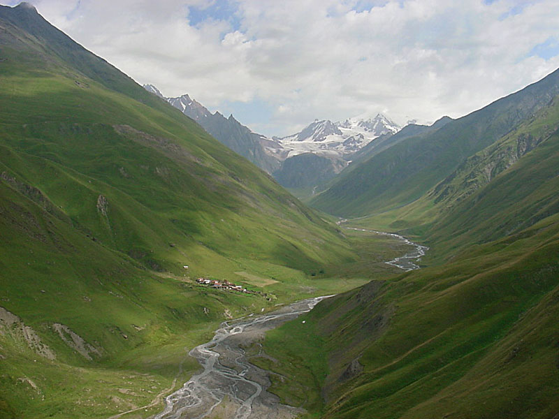 Долина реки в Грузии