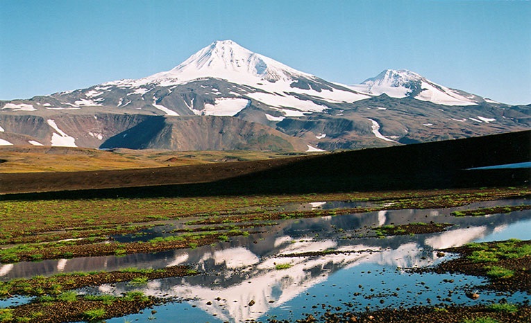 Вид на вулкан Острый с северо-запада