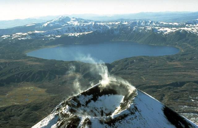 Вершинный кратер Карымского вулкана
