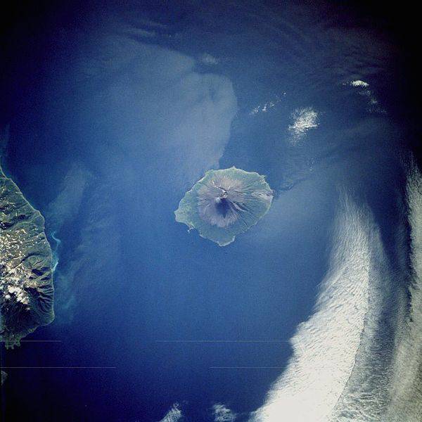 Спутниковая фотография острова Атласова