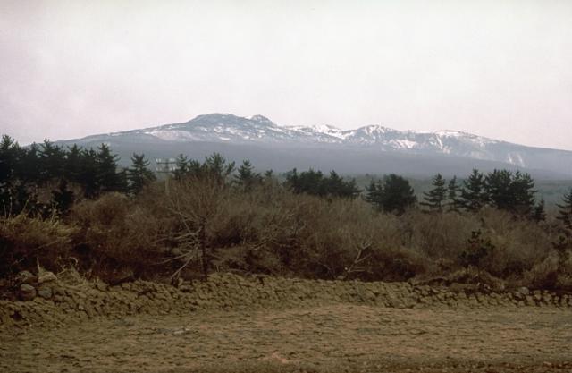 Вид на вулкан Халласан с юга