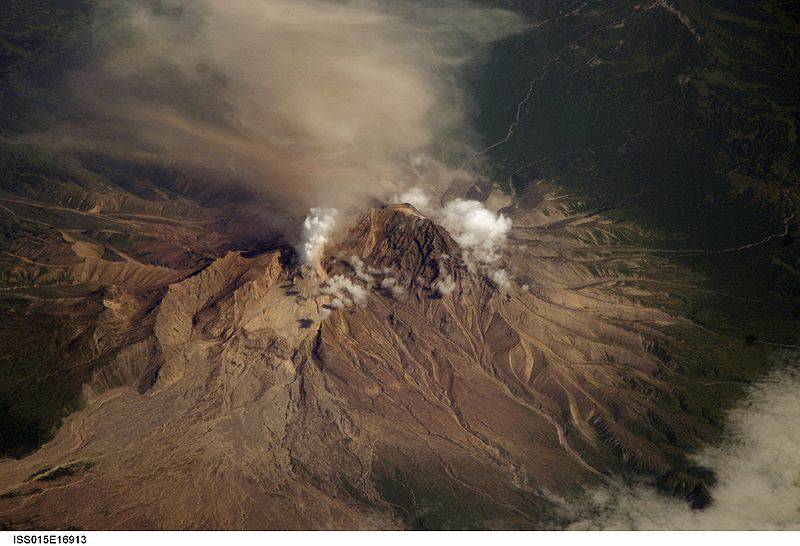 Вид на вулкан Шивелуч из космоса