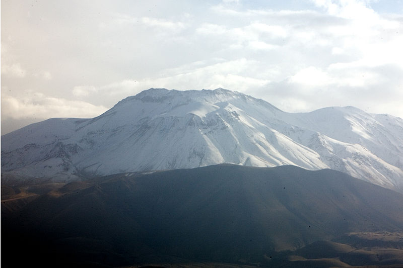 Вулкан Сюпхан с северо-востока